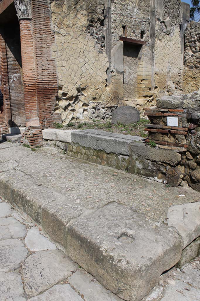 V.34 Herculaneum, March 2014. 
Looking north-west towards doorway on north side of Decumanus Inferiore.
Foto Annette Haug, ERC Grant 681269 DÉCOR.
