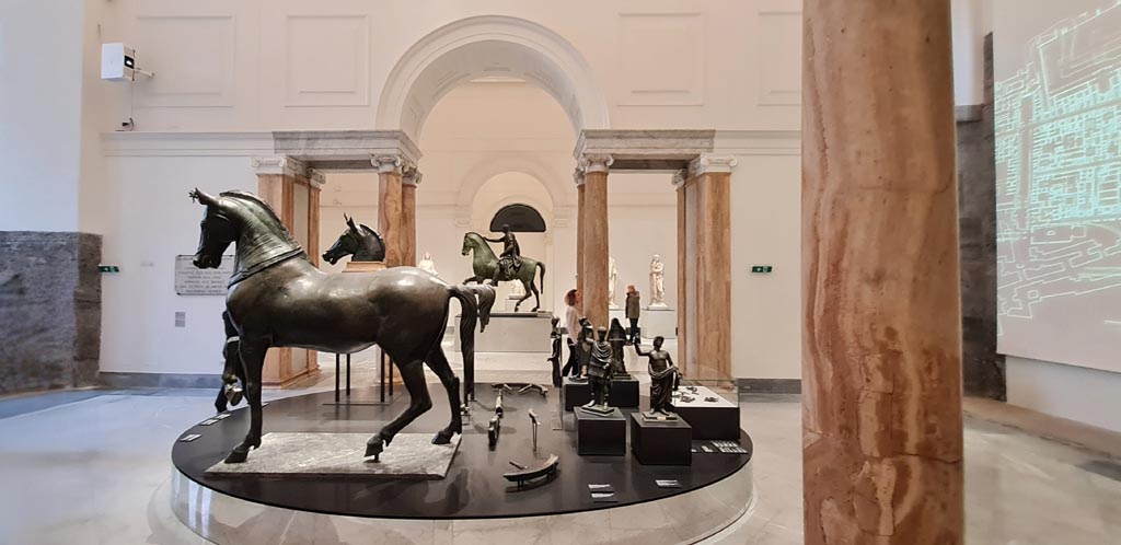 Herculaneum, April 2023. Bronzes in “Campania Romana” gallery in Naples Archaeological Museum. 
Photo courtesy of Giuseppe Ciaramella.
