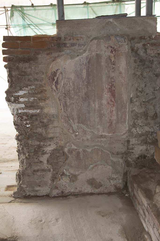 Villa dei Papiri, March 2019. Looking south.
Room (s), rear of photo above showing wall in room (a), remaining painted decoration on south wall in south-west corner.
Foto Annette Haug, ERC Grant 681269 DÉCOR.

