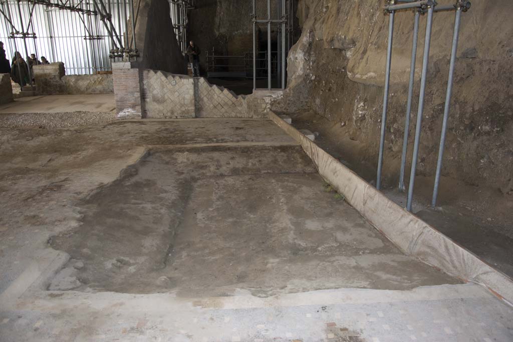 Villa dei Papiri, March 2019. Room (c), atrium, looking west across impluvium, with line of Bourbon tunnel, on right.
Foto Annette Haug, ERC Grant 681269 DÉCOR.


