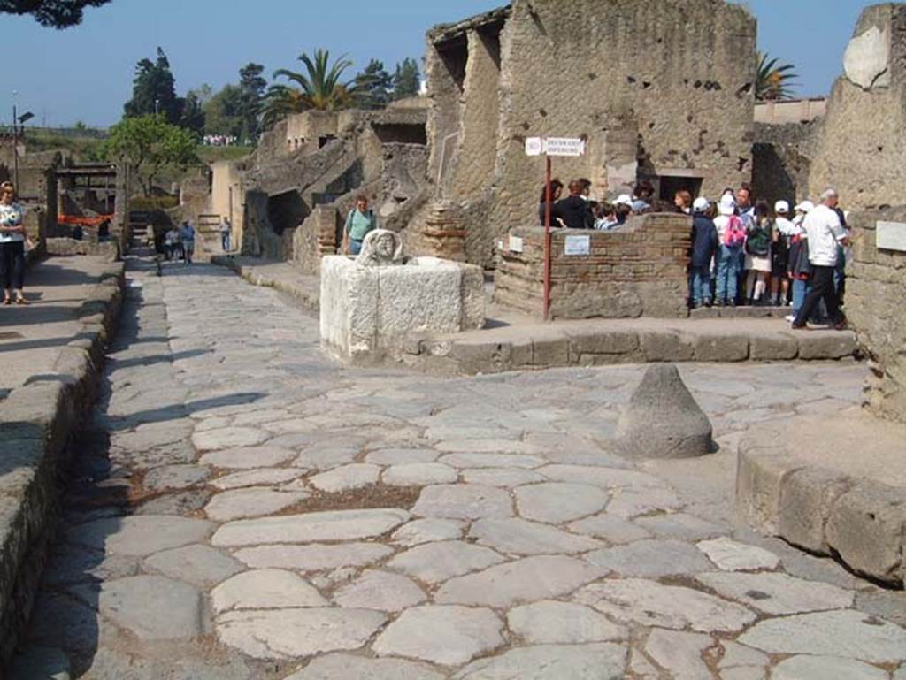 Fountain with mask of Neptiune, Cardo V Superiore, Herculaneum, May 2001. Looking south towards junction with Decumanus Inferiore, on right.
Photo courtesy of Current Archaeology.

DSCF0695