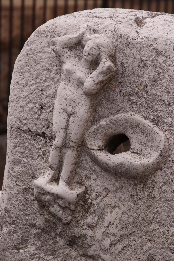 Fountain of Venus, Herculaneum. October 2020. 
Detail of Venus from west end of fountain on south side of Decumanus Maximus.
Photo courtesy of Klaus Heese.
