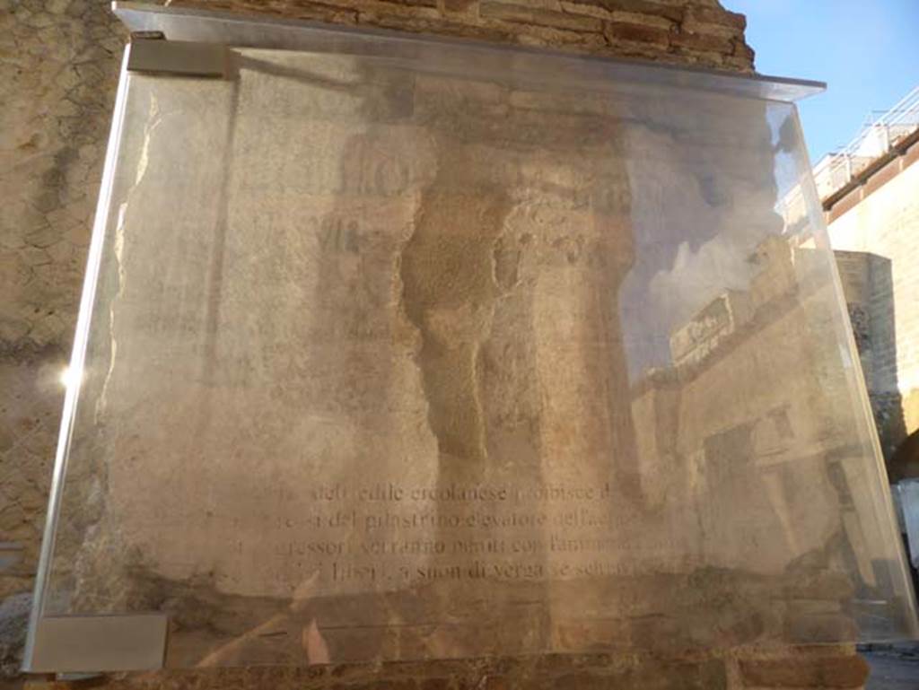 Water tower, at junction of Cardo IV Superiore and Decumanus Maximus, Herculaneum. 
September 2015. Painted on the east side of the pilaster was the edict of an aedile, renewing a previous disposition that prohibited discharging excrement at this place, and threatening a penalty of one denarius for offenders if they were freed men, or a whipping if they were slaves.
