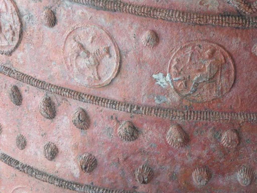 IV.2/1, Herculaneum, September 2016. Detail of the lead bucket showing medallions and shells. Photo courtesy of Michael Binns.