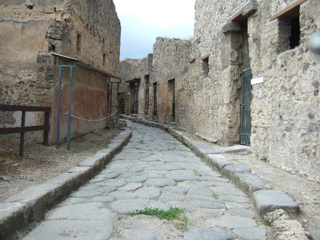 VII.11.13 Pompeii. December 2005. Painted street shrine on outside wall.  In the past in white letters above the painting were the words 
Otiosis locus hic non est. Discede morator.    [CIL IV 813].
“This is not the place to idle, Shove off, loiterer”. (Translation by P. Foss). See Dobbins, J & Foss, P., 2008. The World of Pompeii. New York: Routledge. (p.482 and Note 81).

According to Epigraphik-Datenbank Clauss/Slaby (See www.manfredclauss.de) this read
Otiosis locus
hic non est discede
morator      [CIL IV 813].