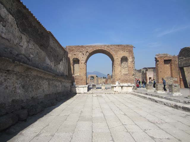 Arch at north-east end of the Forum. Old 19th century stereo view, looking south through arch from Via del Foro.
