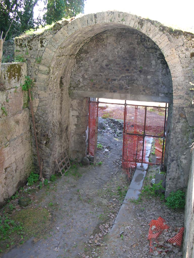 Porta Stabia, Pompeii. May 2010. 
Looking towards south side of vaulted gate at north end. Photo courtesy of Ivo van der Graaff.
