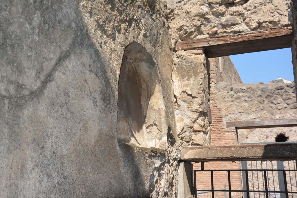 I.10.5 Pompeii. April 2017. Looking north towards niche in west wall. Photo courtesy Adrian Hielscher.