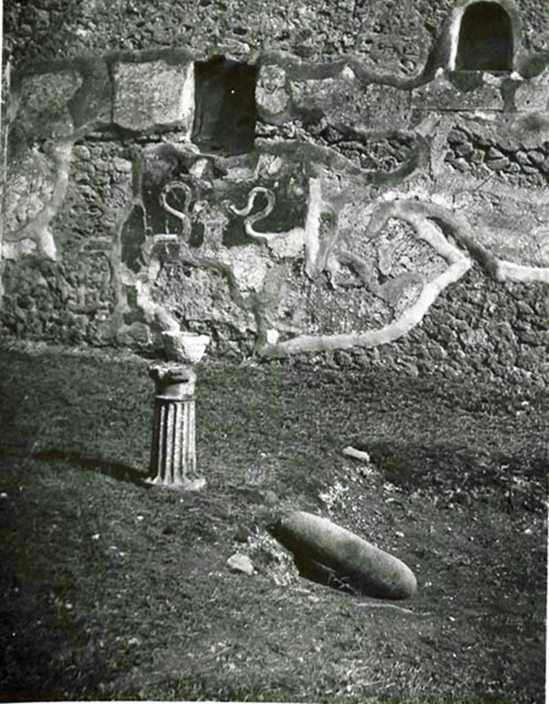 I.2.3 Pompeii. 1935 photo by Tatiana Warscher. Looking south across atrium, with remains of impluvium, and single-legged monopodium. In the south wall the two niches for the household Lares, under which the two serpents in stucco relief can be seen.
See Warscher T., 1935. Codex Topographicus Pompeianus: Regio I.2. (no.2a), Rome: DAIR, whose copyright it remains.       

 
