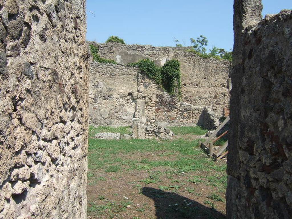 I.2.3 Pompeii. September 2005. Looking east from fauces across the Atrium to the Tablinum.