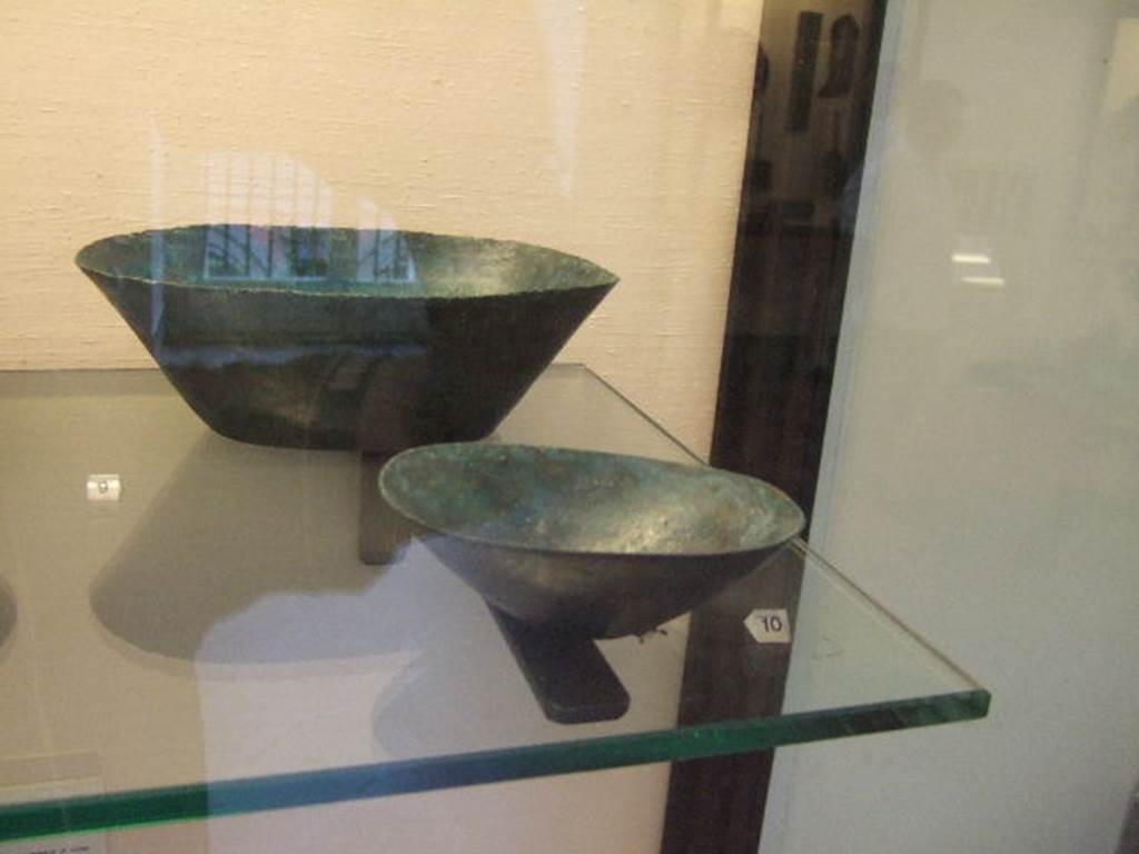 I.2.10 Pompeii.  Found in atrium. Bronze bowls.  Now in Naples Archaeological Museum. Inventory numbers: 110065 and 110067.

