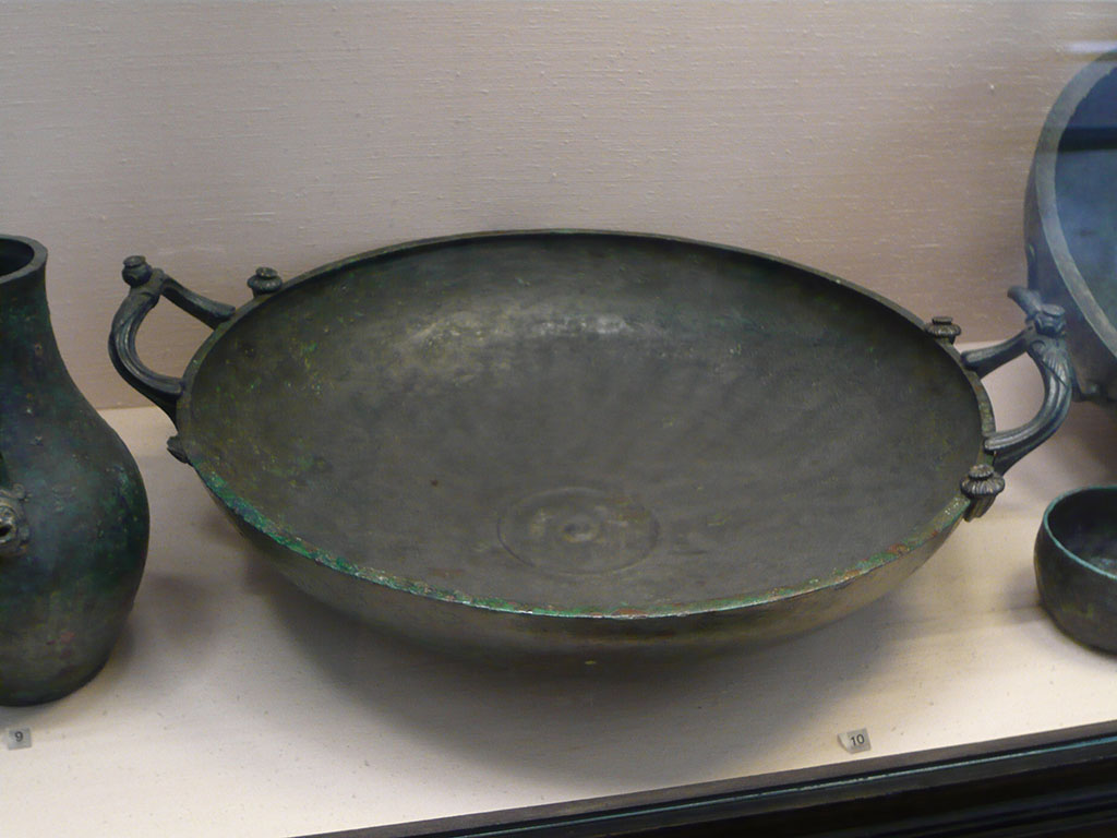 I.2.10 Pompeii. Found in atrium. Bronze bowl. 
Now in Naples Archaeological Museum. Inventory number 115674.
