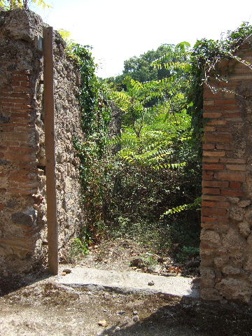 I.2.16 Pompeii.  March 2009. Looking south along fauces.