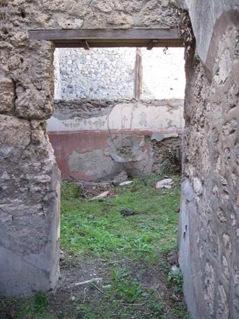 I.2.28 Pompeii. September 2010. Doorway in north wall of cubiculum, leading to room on south side of triclinium. Looking north. Photo courtesy of Drew Baker.
