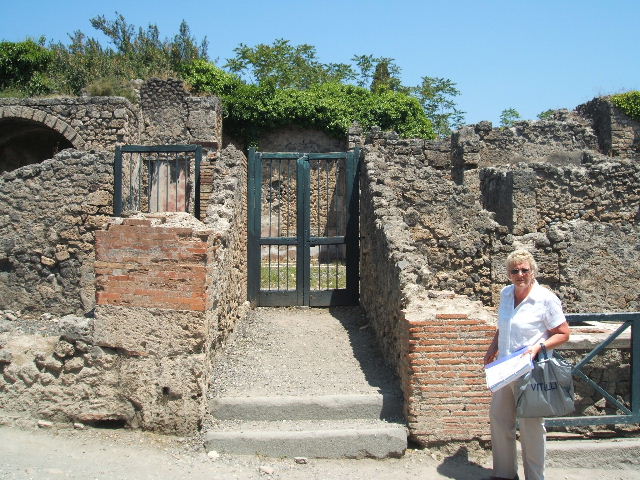 I.3.3 Pompeii. 1935 photograph by Tatiana Warscher. Looking towards the north-west corner of the atrium.
See Warscher, T, 1935: Codex Topographicus Pompejanus, Regio I, 3: (no. 5), Rome, DAIR, whose copyright it remains.