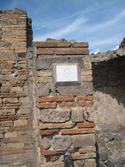 I.3.6 Pompeii. 1935 photograph taken by Tatiana Warscher. Warscher wrote –
I.3.6 “A destra, cioe sopra alla stanza a volta, i resti del muro del primo piano rivestiti di stucco con pochi avanzi di pittura”.
(translation: To the right, above the vaulted room, there are remains of a first floor room covered in stucco with a few remains of paintings”.
See Warscher, T, 1935: Codex Topographicus Pompejanus, Regio I, 3: (no.15), Rome, DAIR, whose copyright it remains.  
