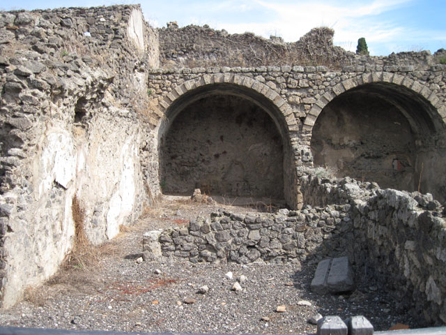 I.3.6 Pompeii. May 2005. Looking towards vaulted room on north side of shop, from the entrance doorway.