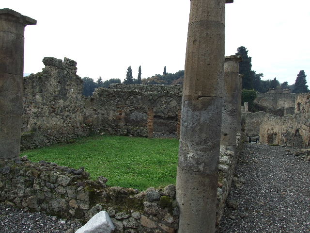 I.3.8b Pompeii. December 2006. Looking west from peristyle towards entrance.