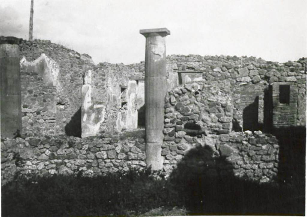 I.3.8b Pompeii. 1935 photograph taken by Tatiana Warscher. Taken from the centre of the peristyle, looking east towards the east portico, and the rear of the oven.
See Warscher, T, 1935: Codex Topographicus Pompejanus, Regio I, 3: (no.23), Rome, DAIR, whose copyright it remains.  
