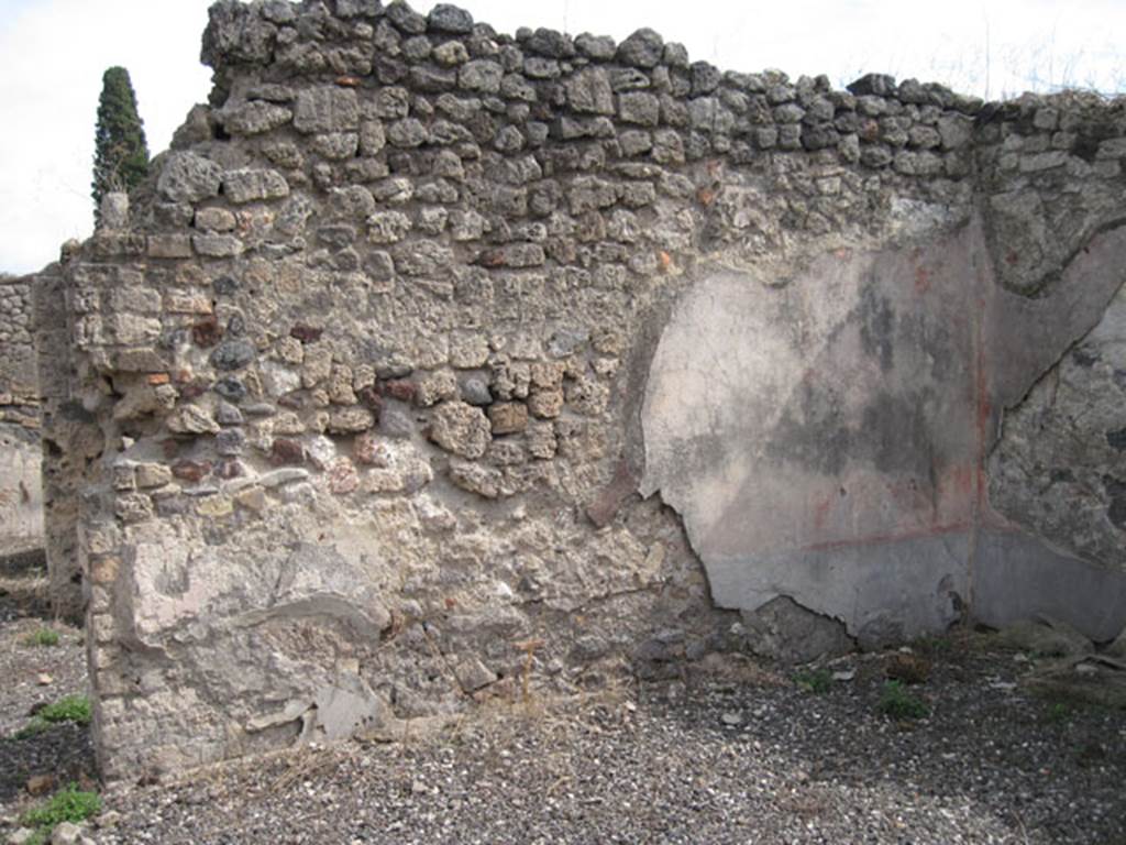 I.3.8b Pompeii. September 2010. East wall of exedra, the room opening south of south portico. Photo courtesy of Drew Baker.
