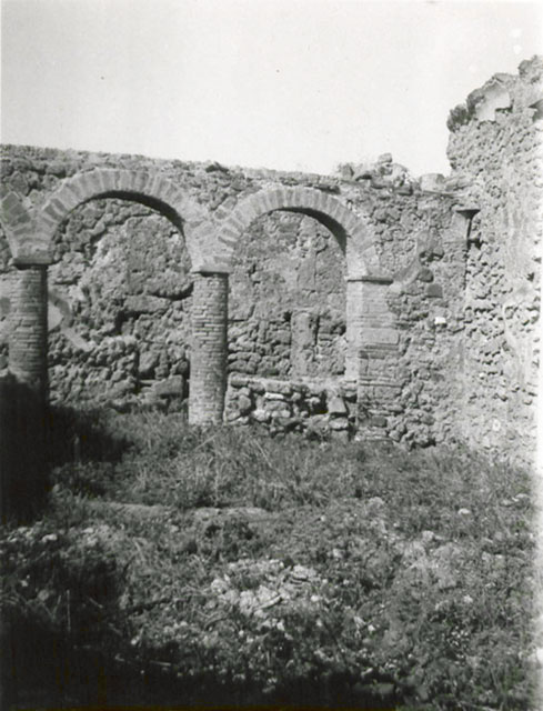 I.3.8b Pompeii. 1935 photograph taken by Tatiana Warscher, looking towards north-west corner and north wall of peristyle.  
See Warscher, T, 1935: Codex Topographicus Pompejanus, Regio I, 3: (no.18), Rome, DAIR, whose copyright it remains.  
