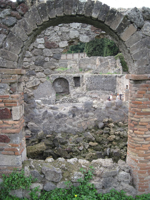 I.3.8b Pompeii. September 2010. Detail of Doric capital from column. Photo courtesy of Drew Baker.
