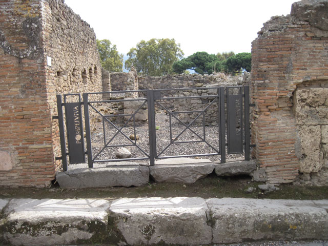 I.3.13 Pompeii. December 2007. Entrance on Vicolo del Menandro.