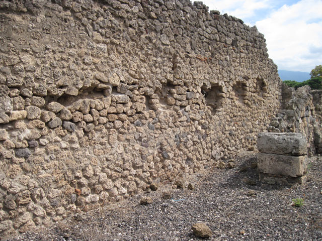 I.3.13 Pompeii. Shop. Looking south into two rear interconnecting rooms.