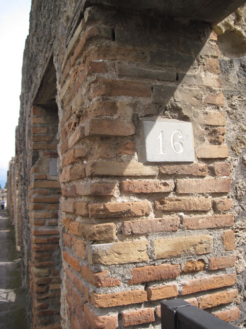 I.3.16 Pompeii. Fullonica. Looking south.