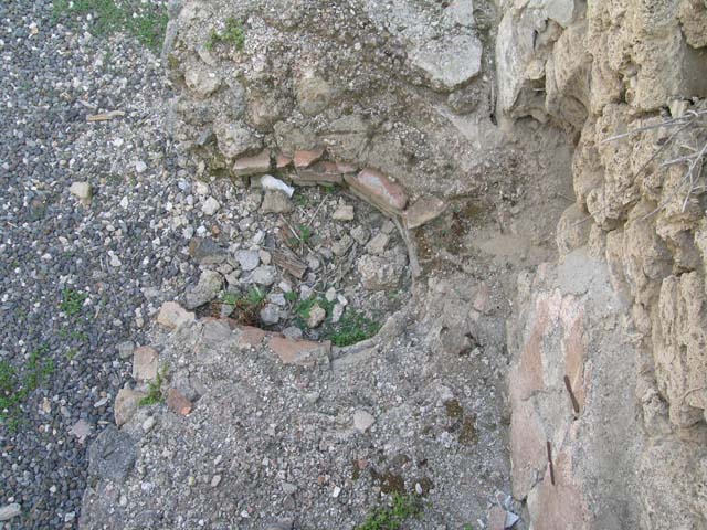 I.3.16 Pompeii. May 2005. Looking east towards I.3.20 from rear of fullonica.