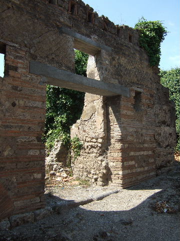 I.3.27 Pompeii. September 2005. Entrance. Looking west.