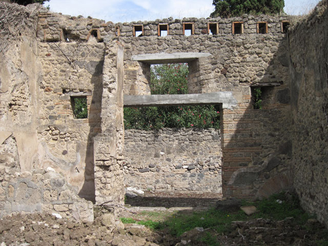 I.3.27 Pompeii.  March 2009. Room on the East side of the Oven.  West wall, with Hatch to Oven.