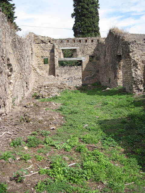 I.3.27 Pompeii.  March 2009. Room on the East side of the Oven.  North wall.