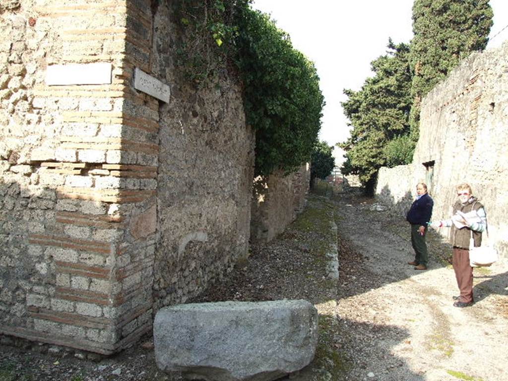 I.3.29 Pompeii. December 2006.  Vicolo del Citarista, looking north.  I.10.11