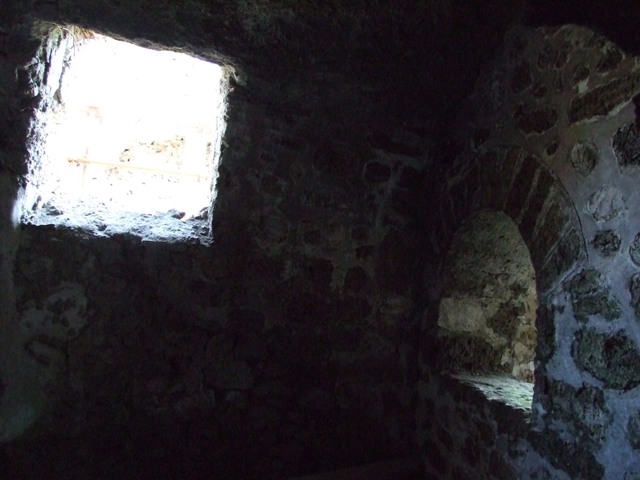 I.3.31 Pompeii. September 2005.  Entrance room. Looking east.  Bench.