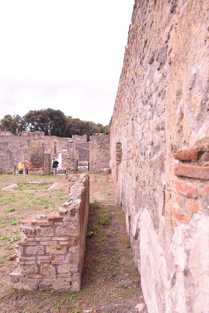 I.4.2 Pompeii. October 2019. Looking west along corridor on north side of tablinum.
Foto Tobias Busen, ERC Grant 681269 DCOR.
