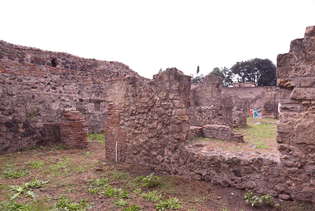 I.4.2 Pompeii. October 2019. Looking south-west in windowed triclinium to doorway from garden area, on left.
Foto Tobias Busen, ERC Grant 681269 DCOR.
