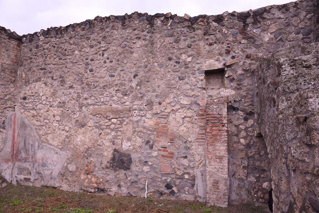 I.4.2 Pompeii. October 2019. East wall of triclinium, and stairs to upper floor, on right.
Foto Tobias Busen, ERC Grant 681269 DCOR.
