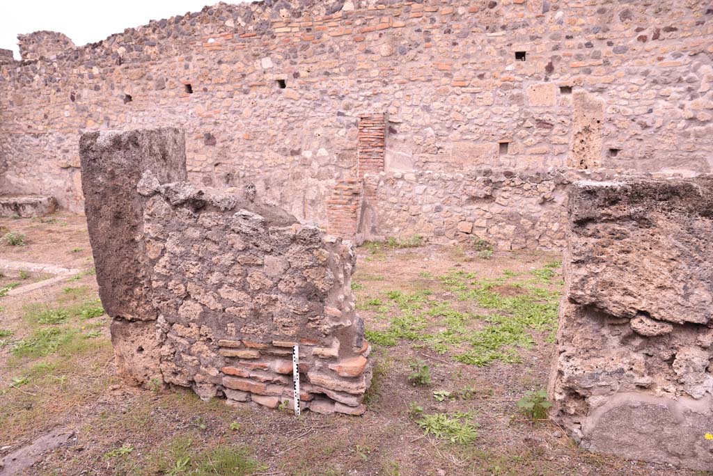 I.4.2 Pompeii. October 2019. North wall of cubiculum or oecus, with doorway into atrium, on left, and tablinum, in centre.
Foto Tobias Busen, ERC Grant 681269 DCOR.
