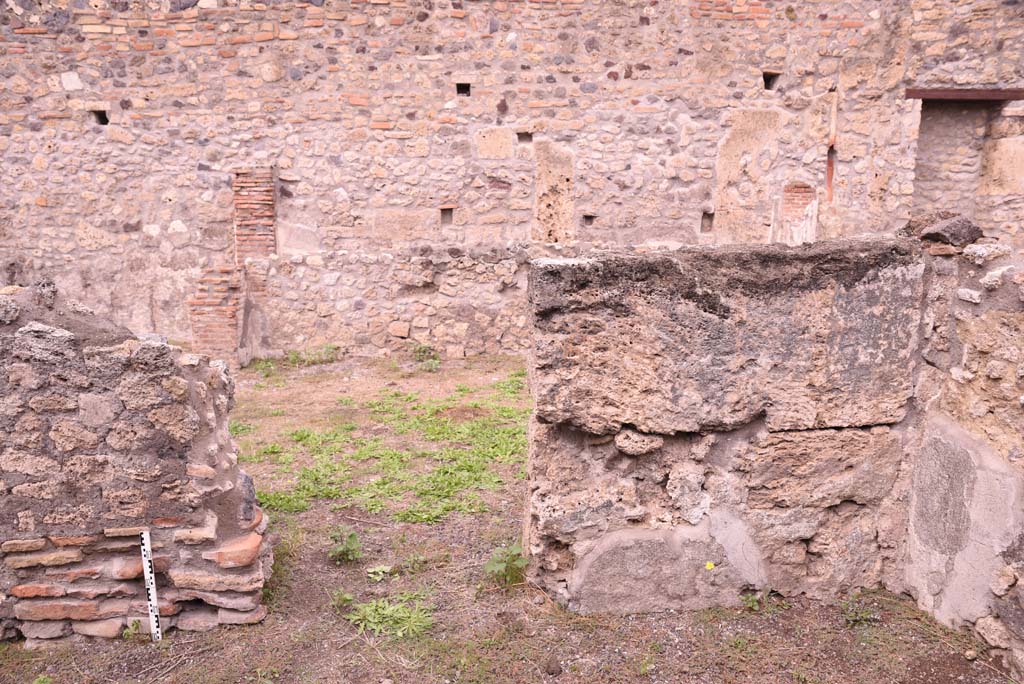 I.4.2 Pompeii. October 2019. North wall of cubiculum or oecus, with doorway into tablinum.
Foto Tobias Busen, ERC Grant 681269 DCOR.

