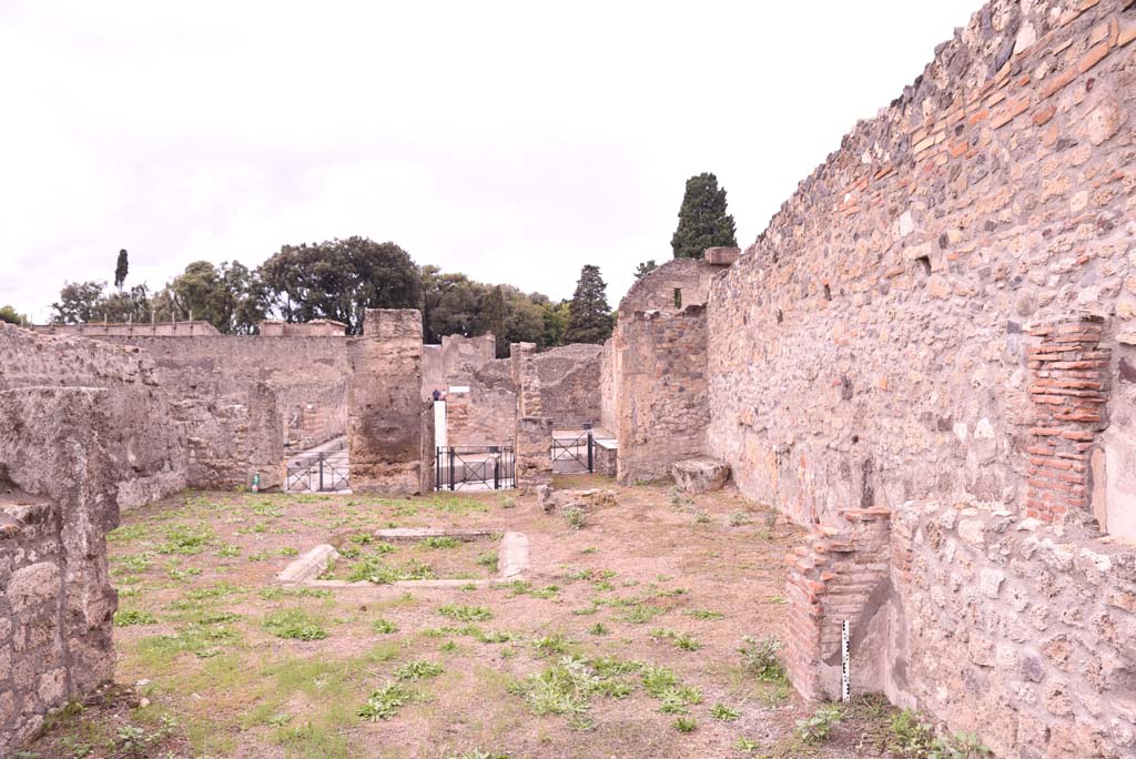 I.4.2 Pompeii. October 2019. Looking west from tablinum across atrium.
Foto Tobias Busen, ERC Grant 681269 DCOR.
