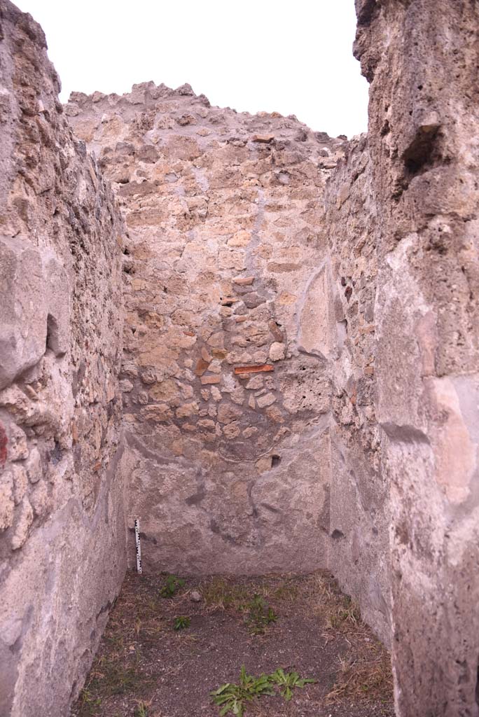 I.4.9 Pompeii. October 2019. Cubiculum d, looking north through doorway.
Foto Tobias Busen, ERC Grant 681269 DCOR.


