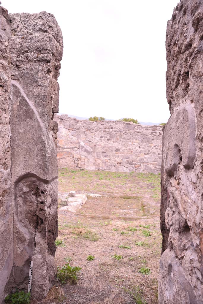 I.4.9 Pompeii. October 2019. Cubiculum d, looking south through doorway.
Foto Tobias Busen, ERC Grant 681269 DCOR.

