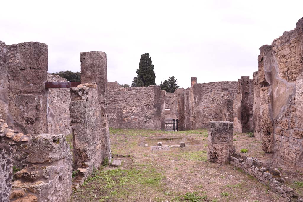 I.4.9 Pompeii. October 2019. Tablinum h, looking west towards atrium and entrance doorway.
Foto Tobias Busen, ERC Grant 681269 DCOR.
