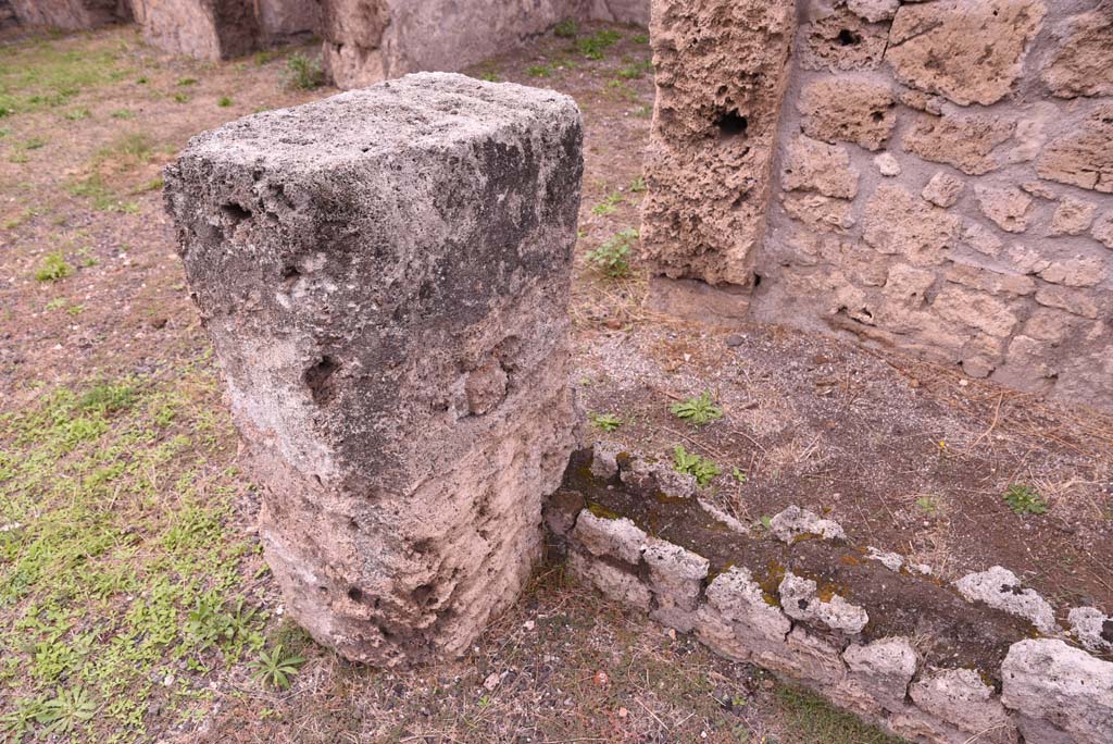 I.4.9 Pompeii. October 2019. Tablinum h, north-west corner, with remains of pilaster and north wall.
Foto Tobias Busen, ERC Grant 681269 DCOR.
