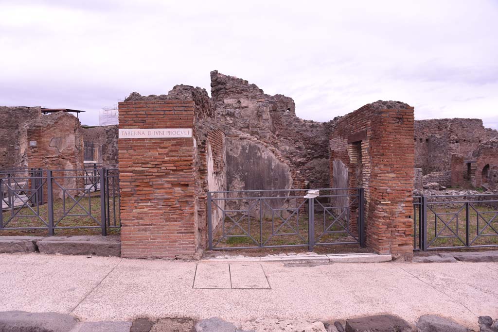 I.4.15, on left, I.4.14, in centre, and I.4.13, on right, Pompeii. October 2019. Looking towards east side of Via Stabiana.       
Foto Tobias Busen, ERC Grant 681269 DCOR.
