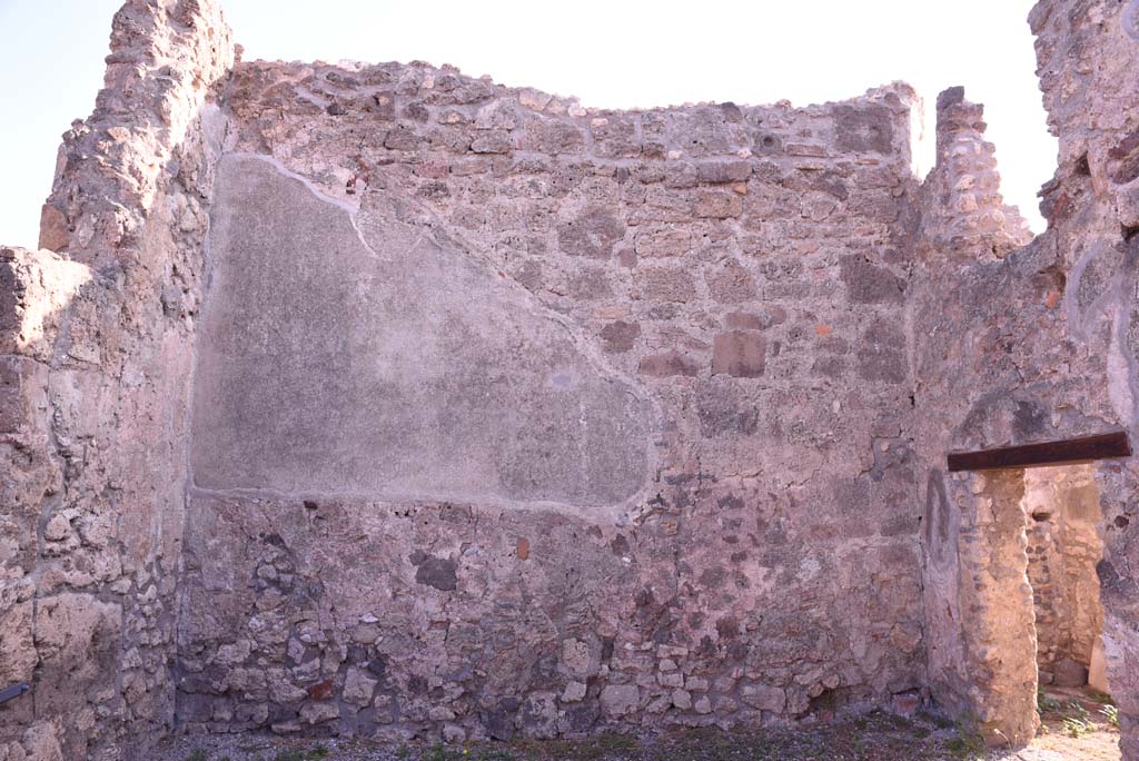 I.4.17 Pompeii. October 2019. Looking towards east wall of shop-room.
Foto Tobias Busen, ERC Grant 681269 DÉCOR.
