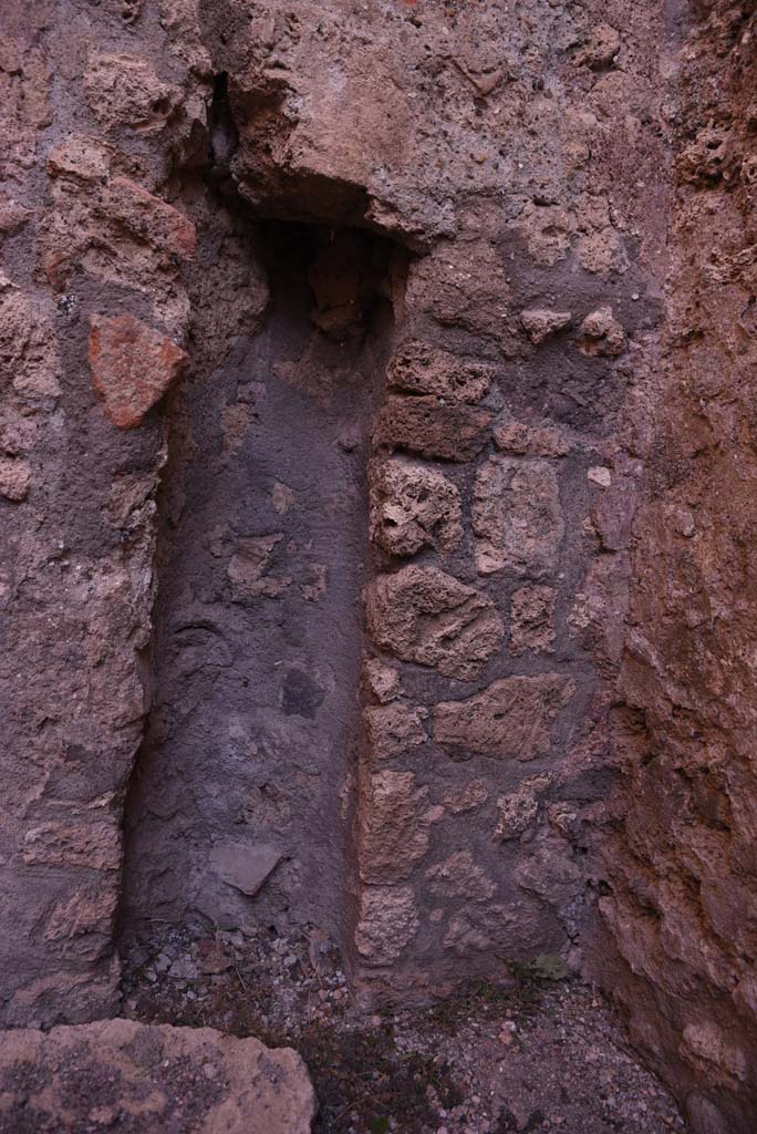 I.4.18 Pompeii. October 2019. 
North-east corner of rear room, detail of site of downpipe from an upper floor room ?
Foto Tobias Busen, ERC Grant 681269 DÉCOR.
