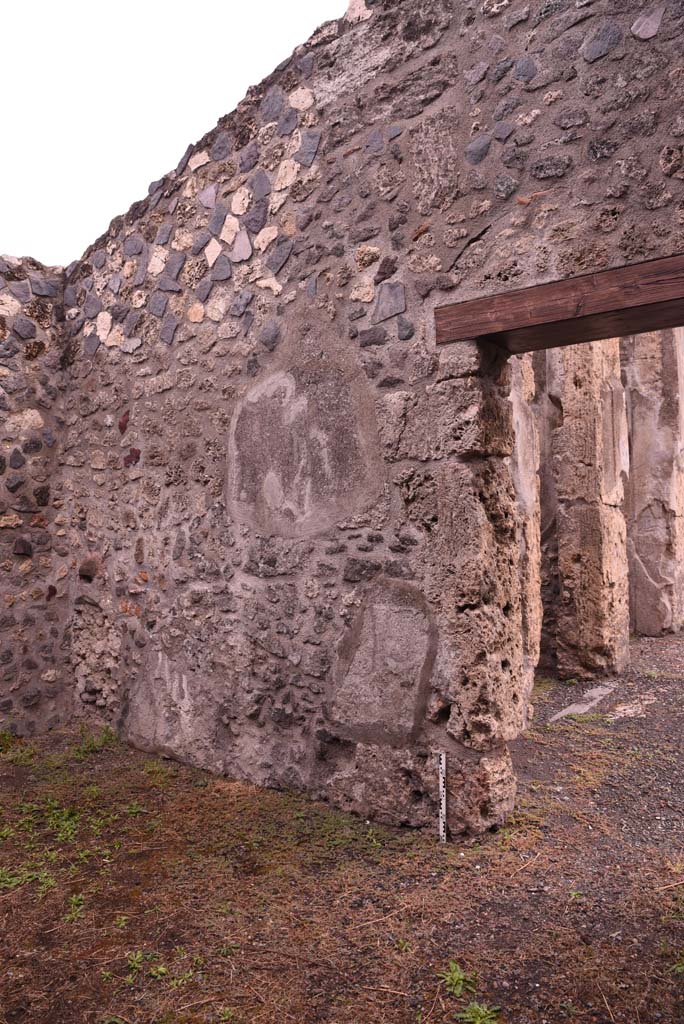 I.4.25 Pompeii. September 2019. 
Room 49, looking along east wall, from doorway to atrium 47.
Foto Tobias Busen, ERC Grant 681269 DCOR
