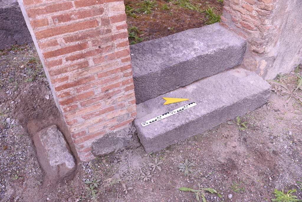 I.4.25 Pompeii. October 2019. Atrium 47, looking north across base of stairs near west wall. 
Foto Tobias Busen, ERC Grant 681269 DCOR

